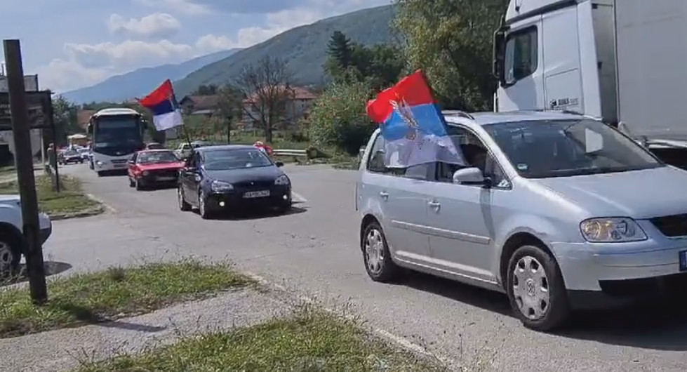 SRCEM UZ PATRIJARHA: Iz Berana krenulа аuto-litija na doček njegovog preosveštenstva Porfirija! (FOTO)(VIDEO)