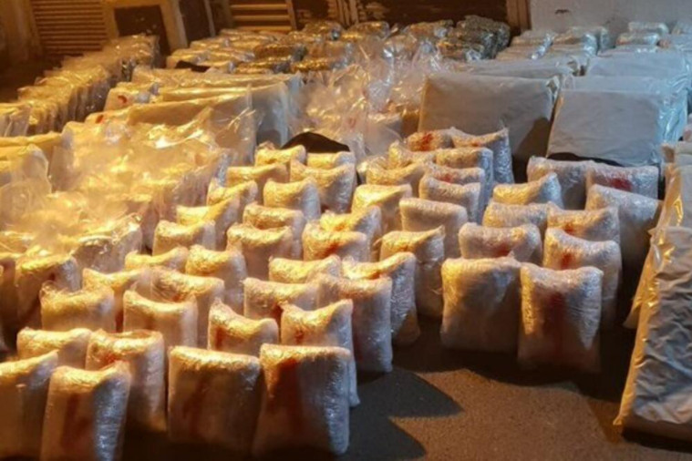 UHAPŠENI U POLICIJSKOJ AKCIJI Kod Barana pronađeno 352,7 kilograma marihuane