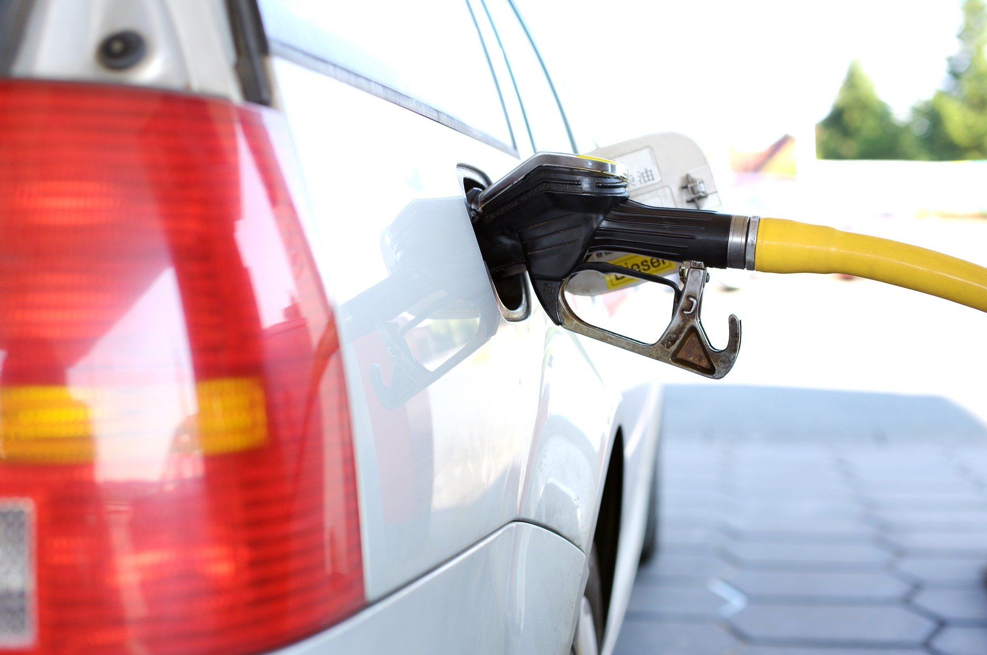 JAVLJAJU IZ MINISTARSTVA Tražimo da Vlada može da ograniči akcizu na gorivo do 20 odsto