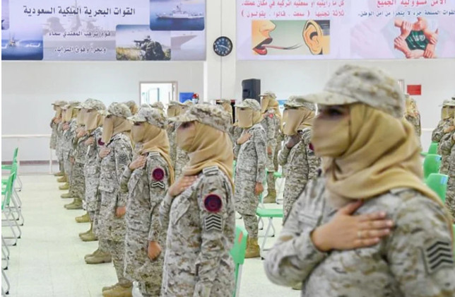 BORBA ZA PRAVA ŽENA: Prva generacija žena u Saudijskoj Arabiji okončala vojnu obuku (VIDEO)