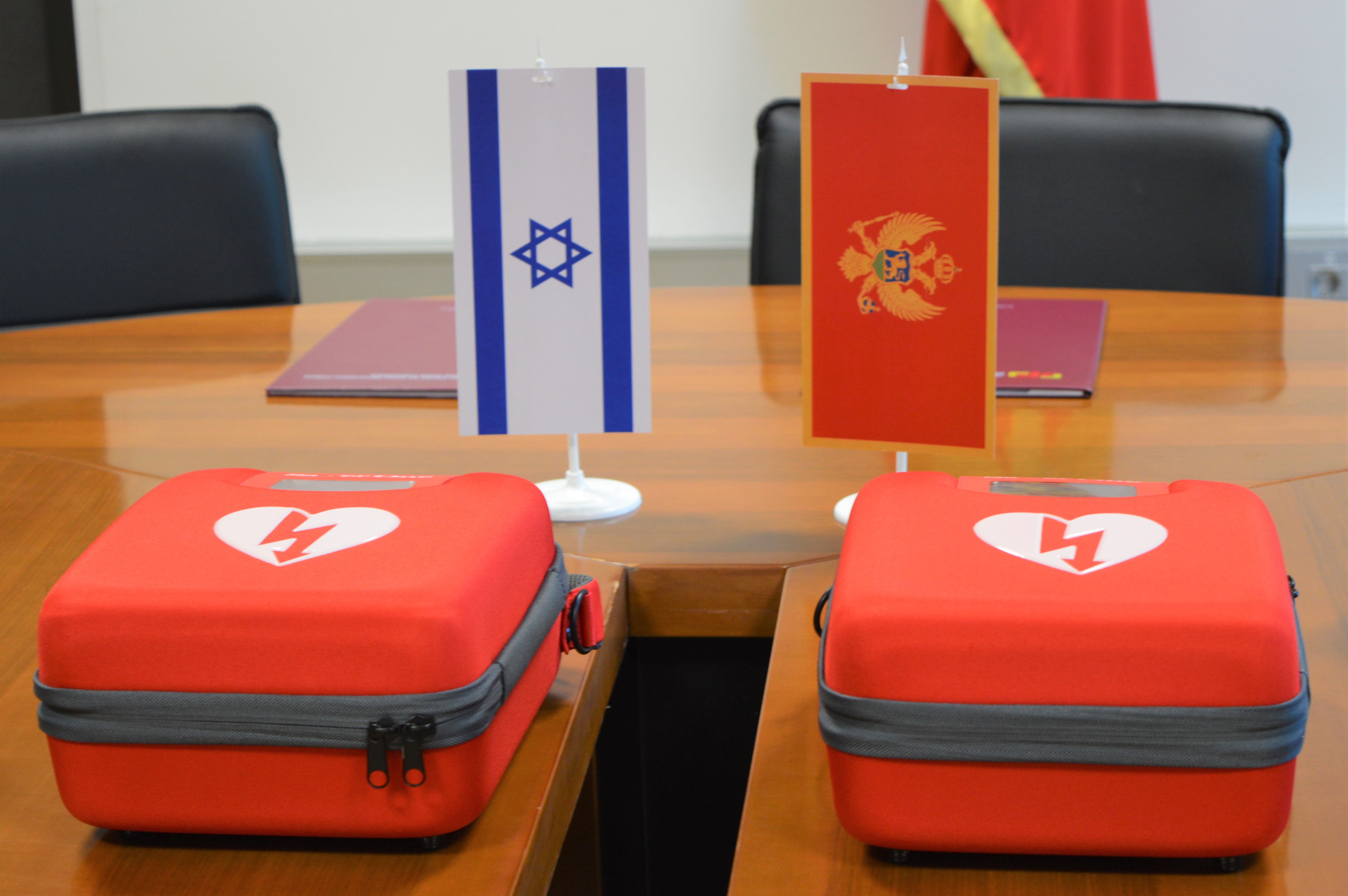 Ambasada Izraela donirala defibrilatore Zavodu za hitnu medicinsku pomoć
