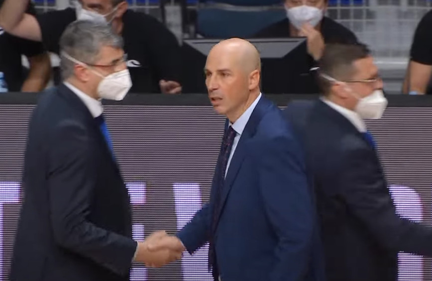 NA IVICI INCIDENTA Jurnjava po „Morači“, trener Valensije burno reagovao nakon poraza! (VIDEO)