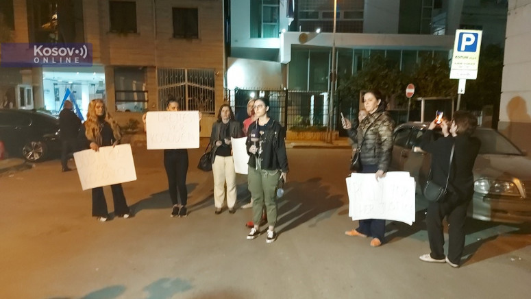 TOTALNI FIJASKO U TIRANI Na protestu ispred ambasade Srbije se pojavilo svega sedmoro ljudi!(VIDEO)