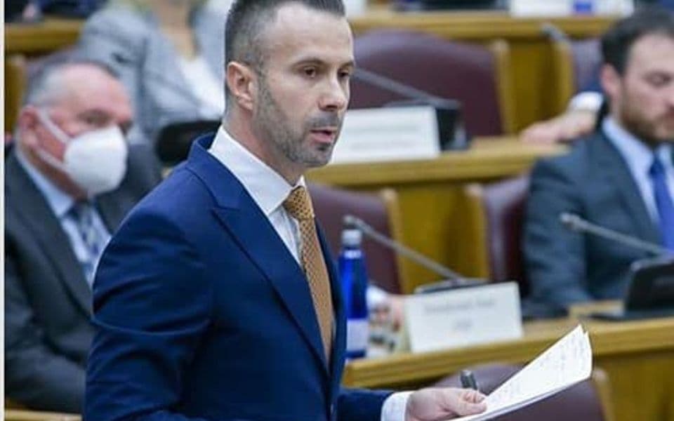 BOGDANOVIĆ OBAVIJESTIO BULAJIĆA Odbiti zahtjev Đukanovića ako za dnevni red predloži akte čiji nije ovlašćeni predlagač