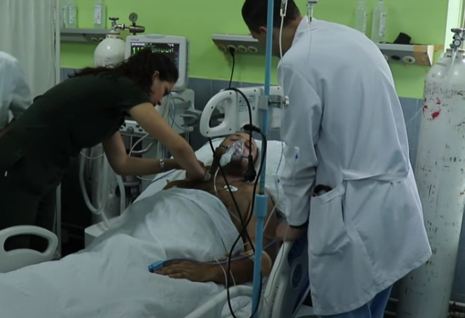 POTRESAN SNIMAK: Ranjeni Srbin u Kosovskoj Mitrovici u teškom stanju (VIDEO)