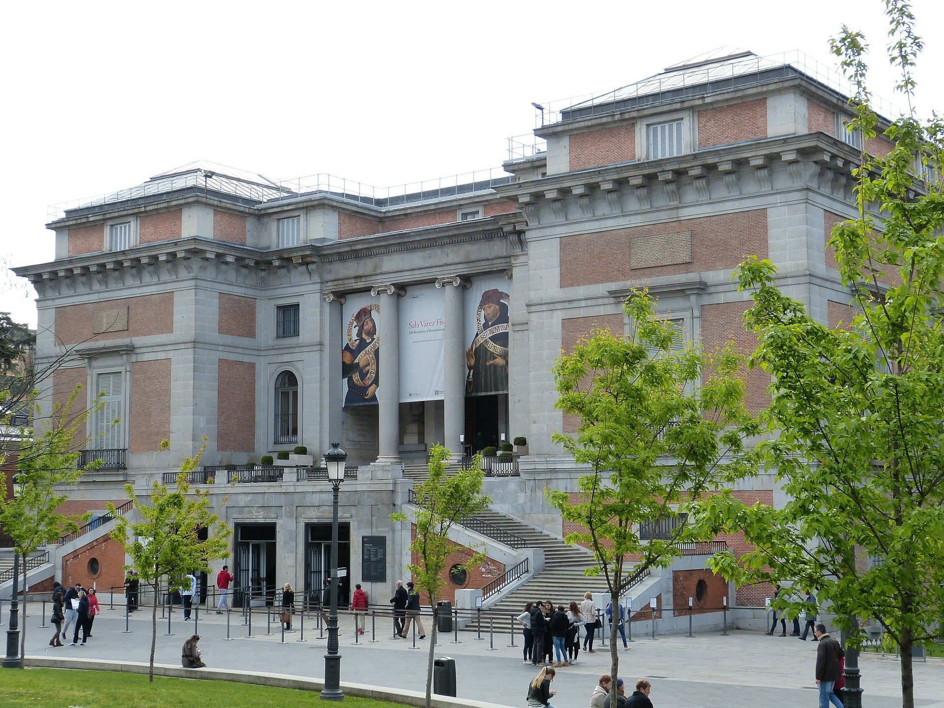 OPSADNO STANJE U MADRIDU Grupa ljudi zauzela muzej „Prado“, prijete da će izvršiti samoubistvo!