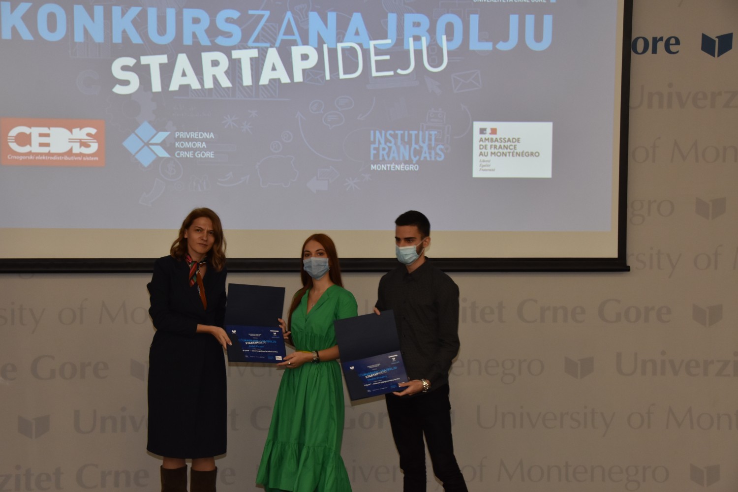 URUČENE NARADE NAJBOLJIMA Svečano uručene nagrade studentima Univerziteta Crne Gore za startap ideje