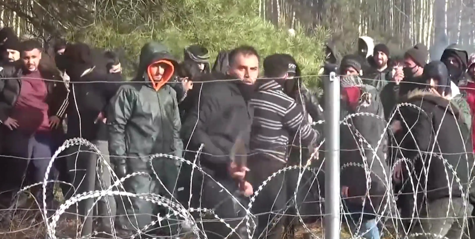 STANJE SE POGORŠAVA Migranti povrijedili sedam policajaca na poljsko-bjeloruskoj granici