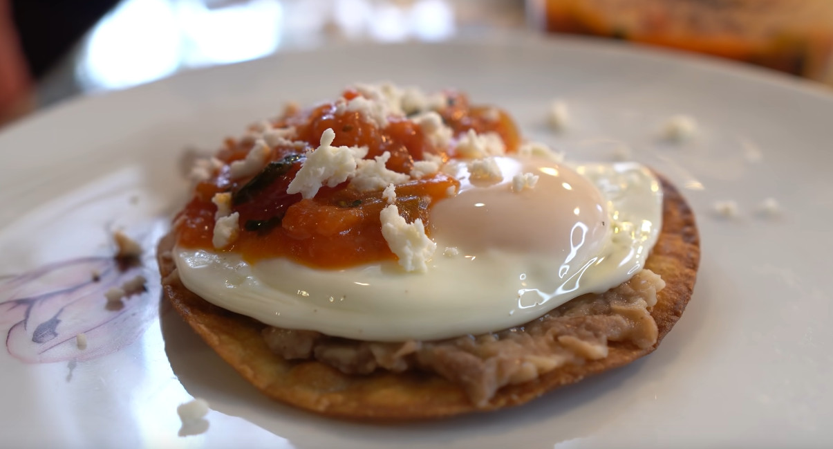 “RANČERSKA JAJA“ Klasičan MEKSIČKI doručak za one koji vole „vreo“ početak dana!