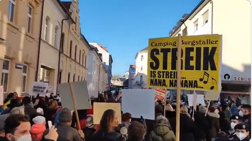 PROTESTI PROTIV KORONA MJERA U AUSTRIJI: „Ako su u laži kratke noge, ministri bi bili liliputanci“ (VIDEO)