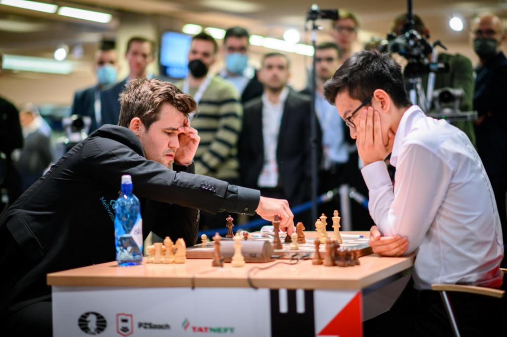 KARLSEN OBOREN SA TRONA Novi prvak svijeta u šahu ima samo 17 godina