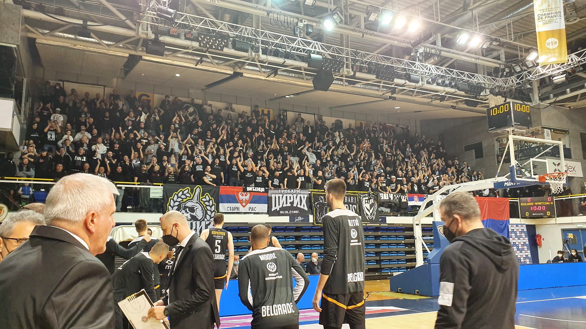 PARIZ ZAGRMIO Grobari u velikom broju stigli na utakmicu crno-belih sa Metropolitanom! (FOTO)