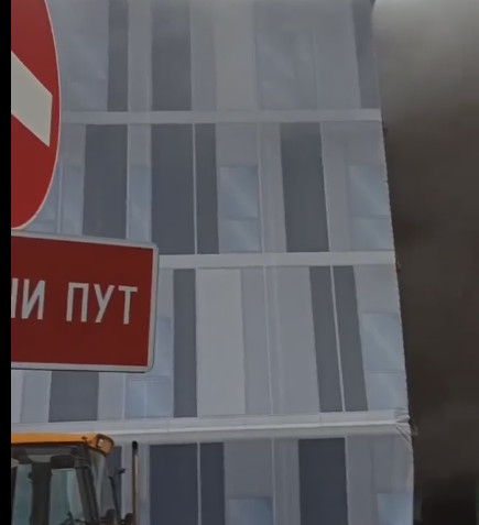 POŽAR U KLINIČKOM CENTRU SRBIJE Radnici evakuisani, vatrogasci na terenu