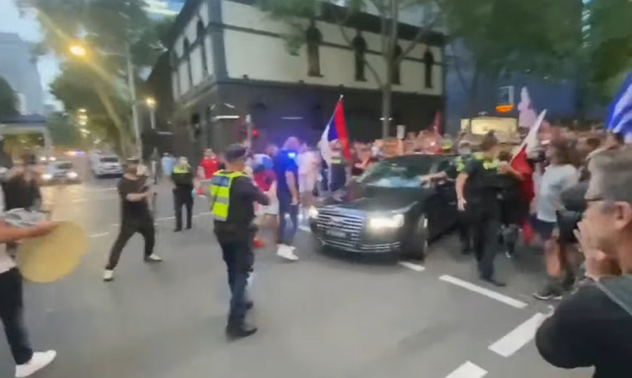 DRAMA! Haos na ulicama Melburna, policija upotrijebila BIBER-SPREJ! (VIDEO)