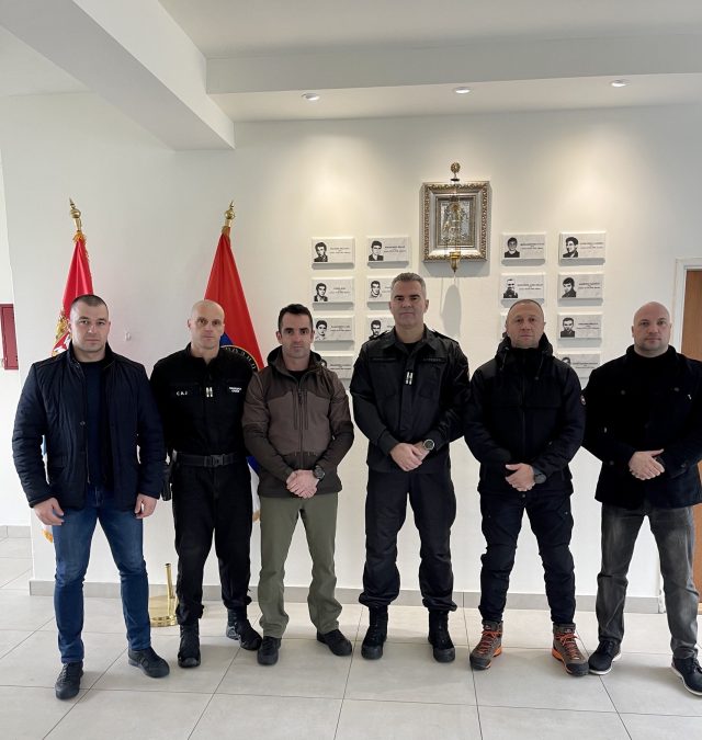 JAČANJE SARADNJE: Rakonjac i predstavnici policije Crne Gore u posjeti antiterorističkoj jedinici MUP-a Srbije