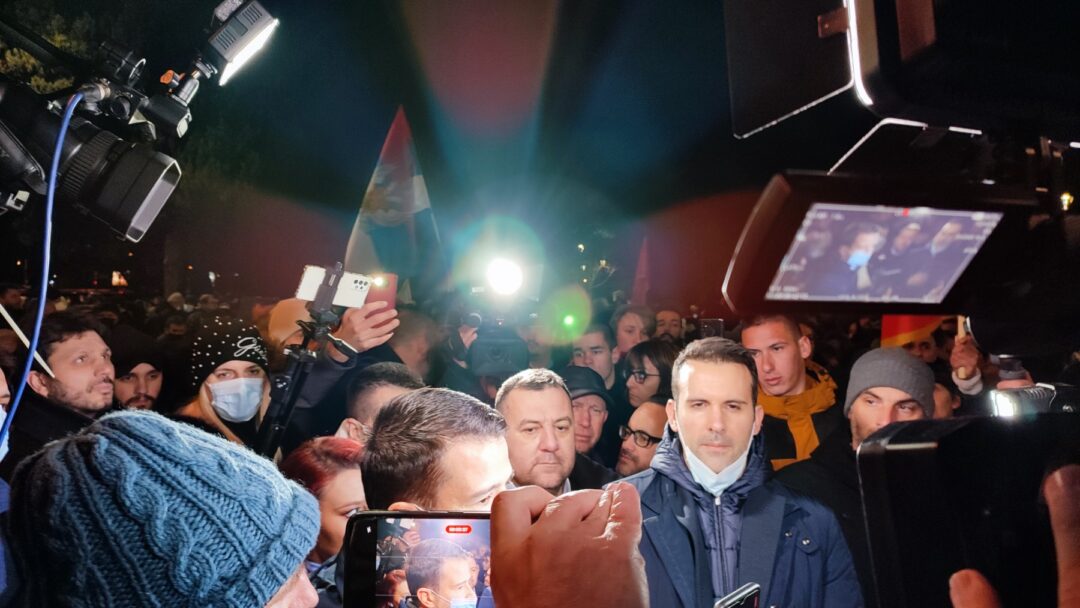 Protest u Podgorici: Ministri se pridružili građanima (FOTO/VIDEO)