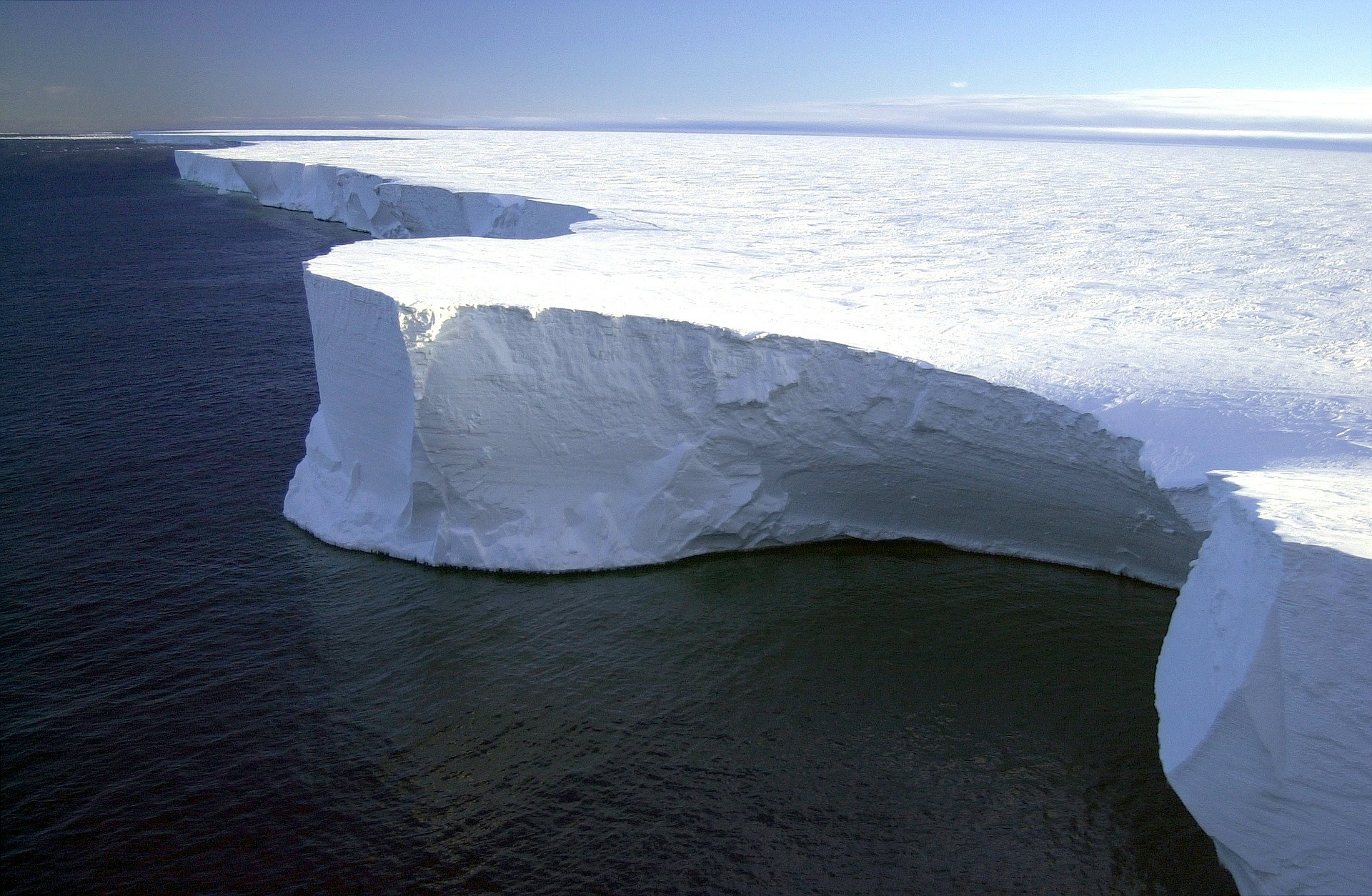 VIŠE OD MILIJARDU TONA DNEVNO Ledeni brijeg ispušta ogromne količine slatke vode u okean