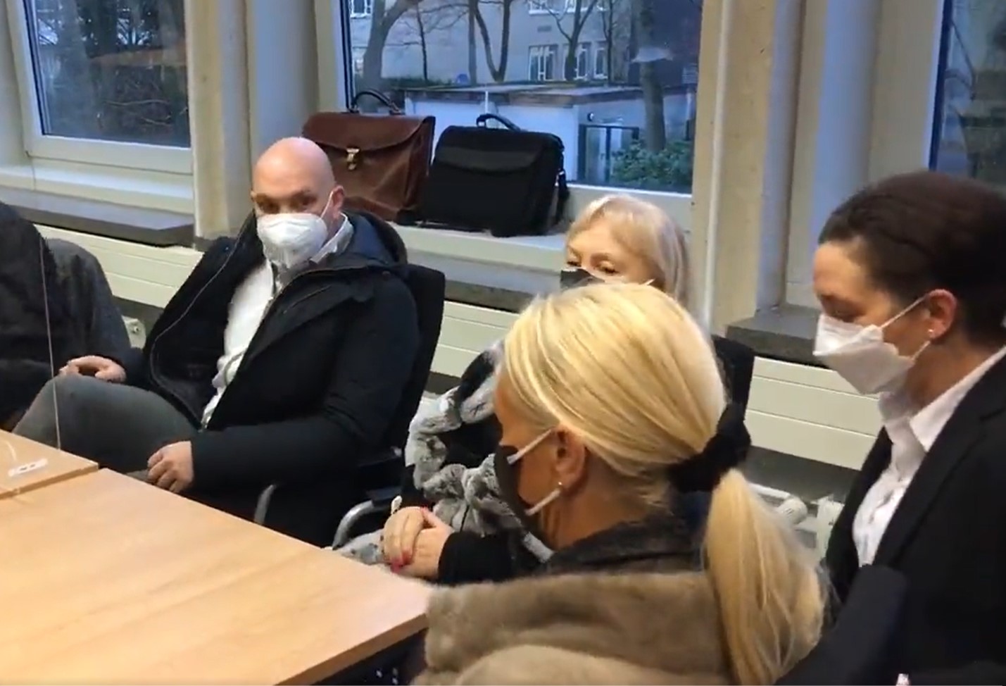 KONAČNO! Šabanov ubica izveden pred lice pravde! Porodica Šaulić stigla na suđenje! (VIDEO)