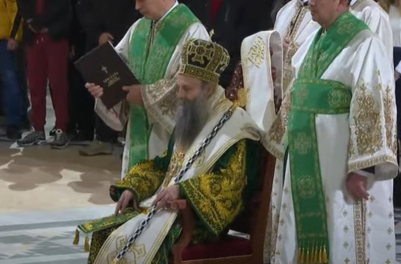 SVEČANO U HRAMU SVETOG SAVE: Patrijarh Porfirije služi liturgiju za Božić (VIDEO)