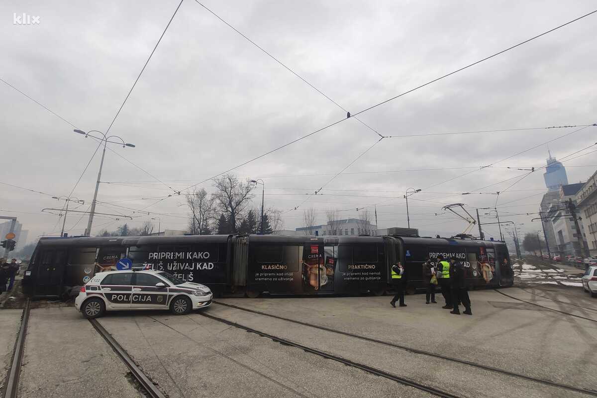 SARAJEVO: Tramvaj iskočio iz šina kod američke ambasade