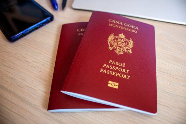 UPRAVA POLICIJE UPOZORAVA  Kriminalci mitom lako do falsifikovanih pasoša