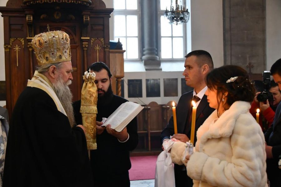 Joanikije vjenčao Andrijanu i Miroslava Koprivicu