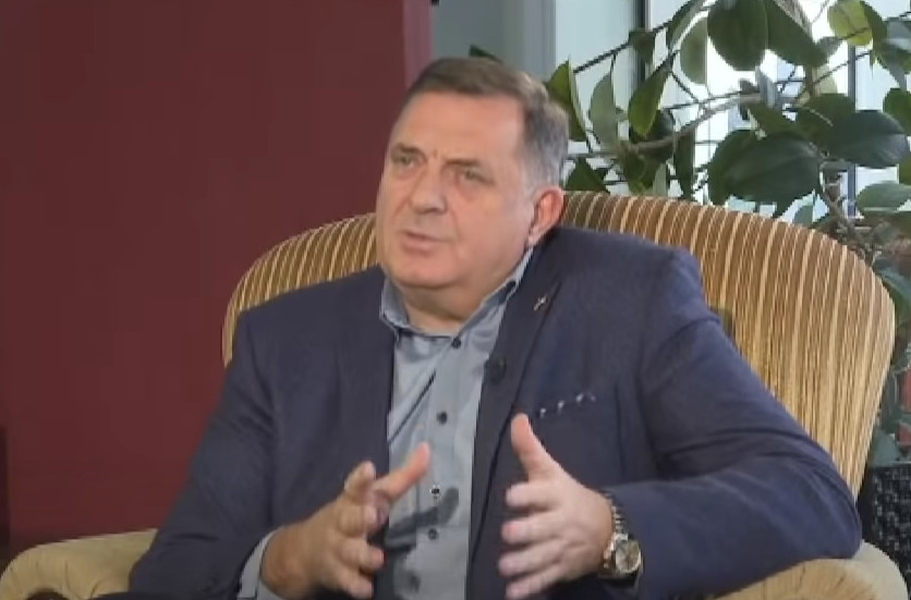 DODIK: Niko neće snositi sankcije zbog neisticanja zastave BiH