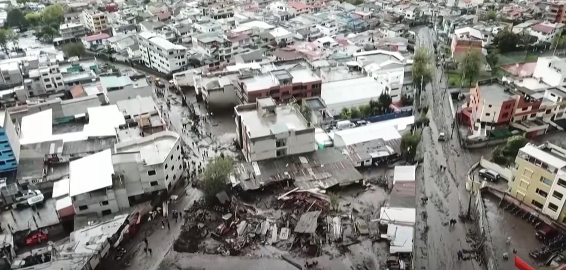 STRAVIČNE SCENE U EKVADORU Najmanje 24 poginulih u klizištu, čitav grad prekriven blatom (VIDEO)