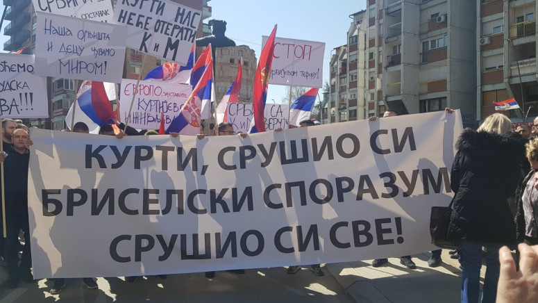 PROTIV KURTIJEVOG NASILJA! Srbi u Gračanici izašli na ulice