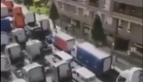 SAOBRAĆAJNI KOLAPS U AUSTRIJI Hiljade kamiondžija blokiralo put zbog poskupljenja goriva (VIDEO)