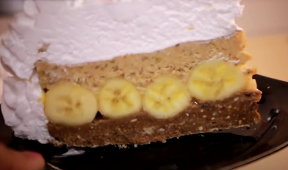 POSNA banana torta bez PEČENJA: Preukusna POSLASTICA za samo tri evra