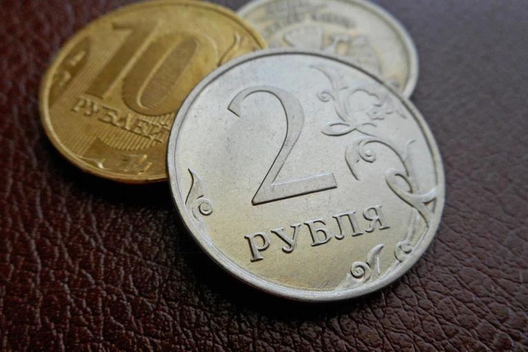 Rublja ojačala prema dolaru i evru, berzanski indeksi pali