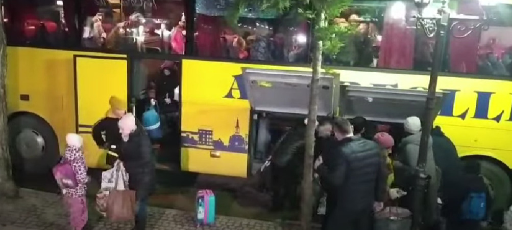 IZBJEGLICE I U CRNOJ GORI Stigao autobus iz Ukrajine