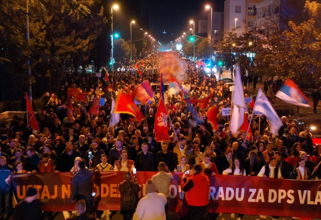 DEMOKRATE: Zbog odluke Đukanovića da povjeri Abazoviću mandat, zakazujemo protest u nedelju