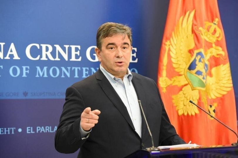 MEDOJEVIĆ SARKASTIČNO OPISAO NOVU VLADU: Ministar ekonomije očekuje da Rusi i Ukrajinci u toku rata naprave pauzu i dođu da se kupaju u Crnu Goru!