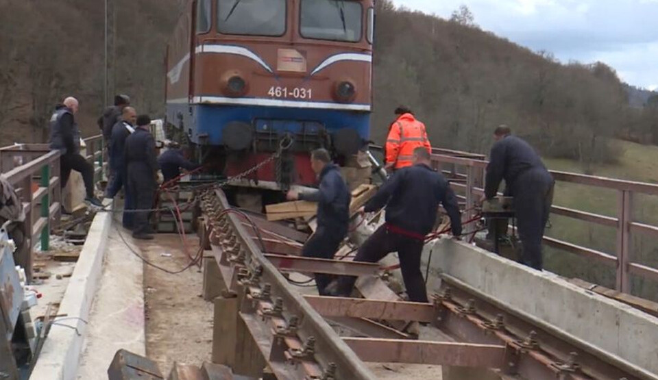Izvučena lokomotiva koja je iskliznula kod Kolašina