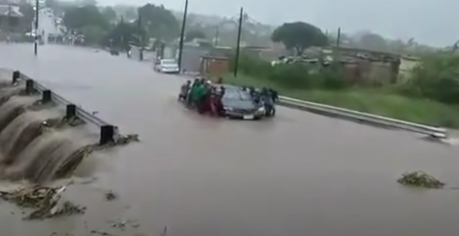 CRNI PRESJEK U poplavama u Južnoj Africi poginulo više od 300 ljudi