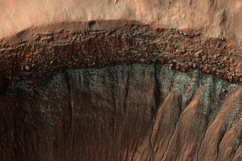 NESVSKIDAŠNJI PRIZOR Zaleđeni marsovski krater zablistao na novoj NASA-inoj fotografiji