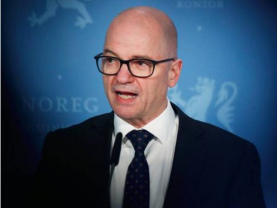 IMAO AFERU SA SREDNJOŠKOLKOM! Nakon što je oktriven, Norveški ministar podnio ostavku