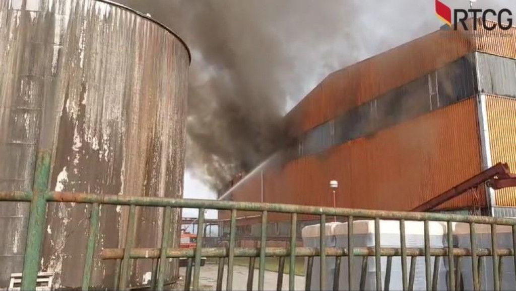 POŽAR U PLANTAŽAMA: U požaru izgorio krov hale i jedna kancelarija