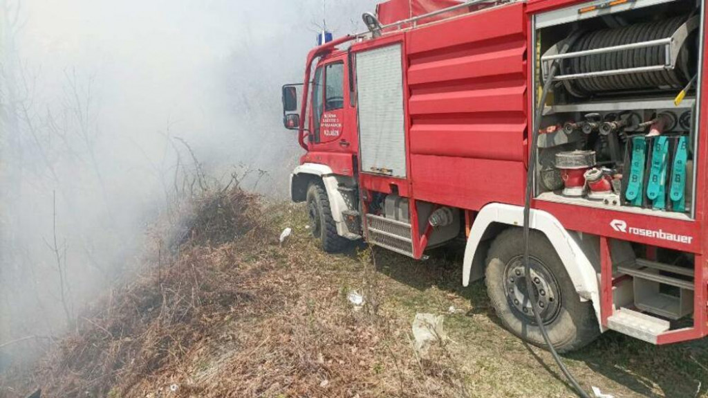 Požari u nekoliko kolašinskih sela, vatrogasci na terenu (FOTO)