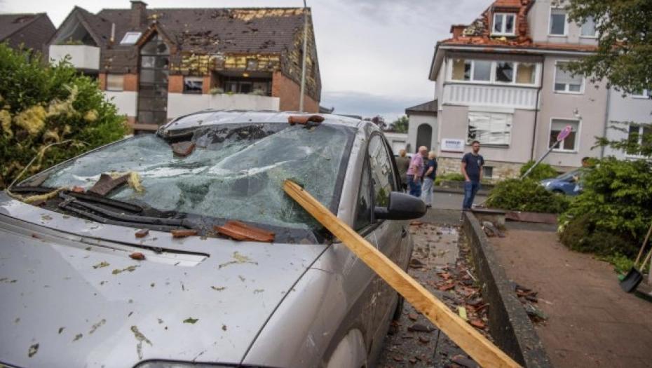RAZORNI TORNADO U NJEMAČKOJ Ima žrtava i velike materijalne štete, oluja iščupala toranj sa crkve (FOTO,VIDEO)