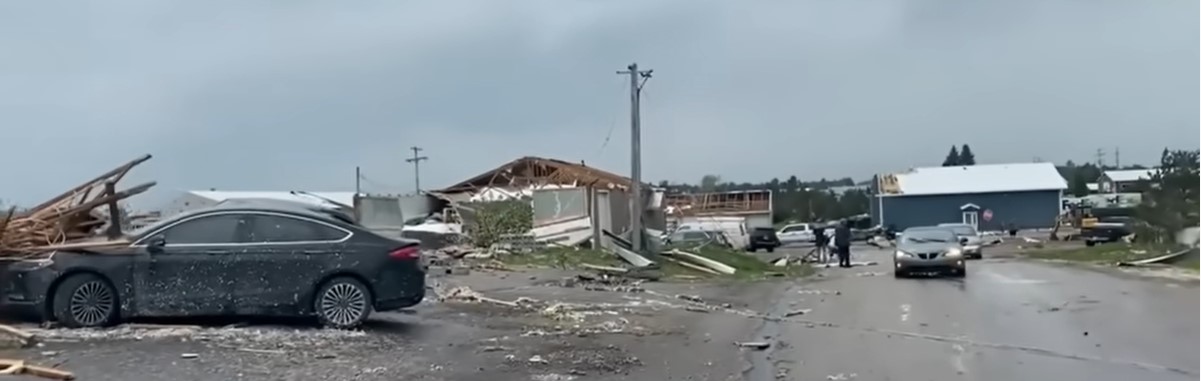 ZGRADE PORUŠENE, VOZILA UNIŠTENA! Snažan tornado pogodio Mičigen: Jedna osoba poginula