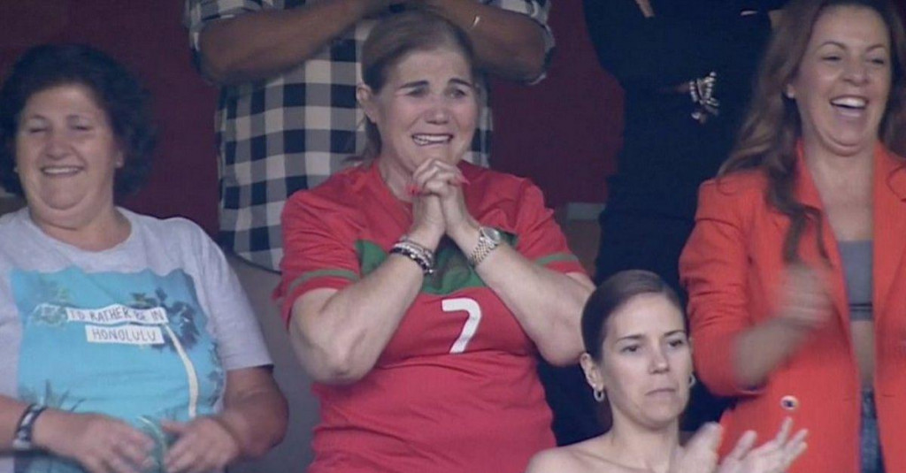 HIT NA INTERNETU Ronaldova majka nije mogla da sakrije emocije nakon njegovih golova (VIDEO)