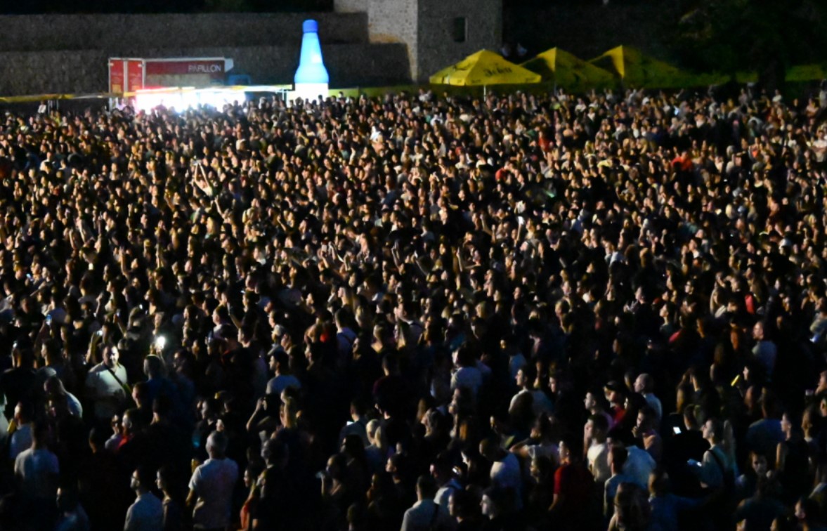 OBOREN JOŠ JEDAN REKORD Pejovića u Banja Luci dočekalo 15.000 ljudi, građani ne pamte ovakav spektakl