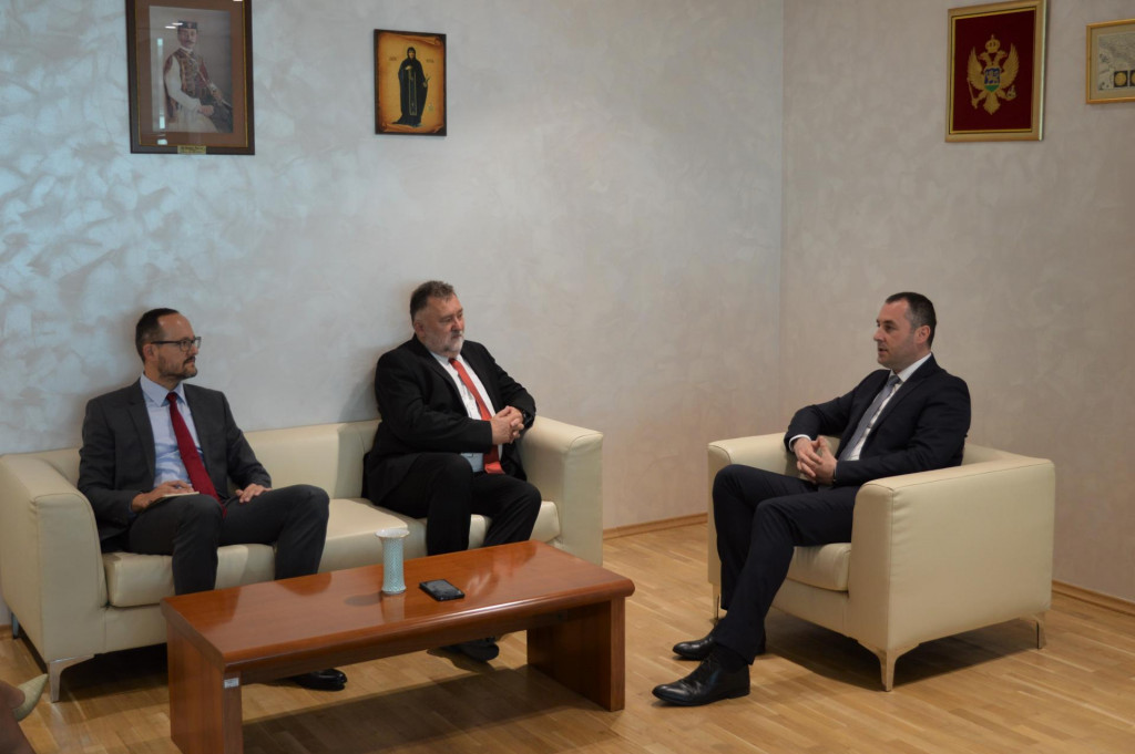 AMBASADOR RAZGOVARAO SA MINISTROM Slovačka će nastaviti da pruža podršku crnogorskom zdravstvu