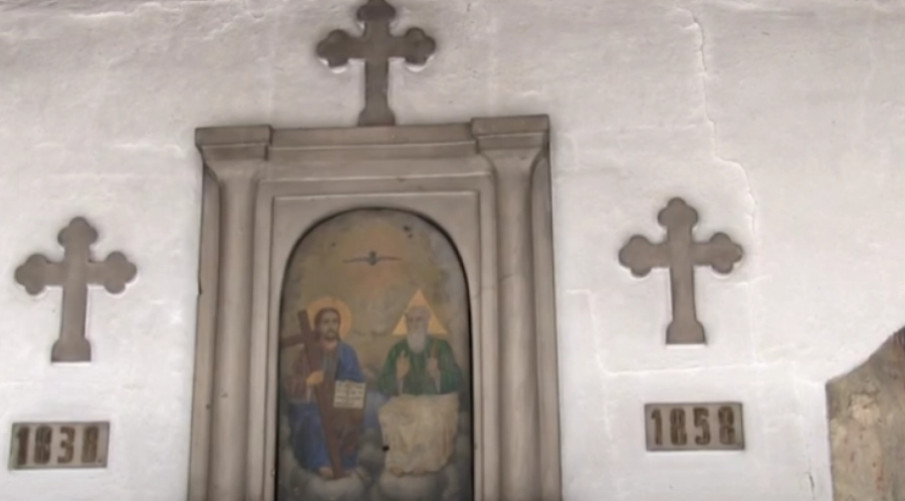 NEZAPAMĆENI VANDALIZAM U VRANJU Oskrnavljeni ikonostas i 20 ikona u Hramu Svete Trojice