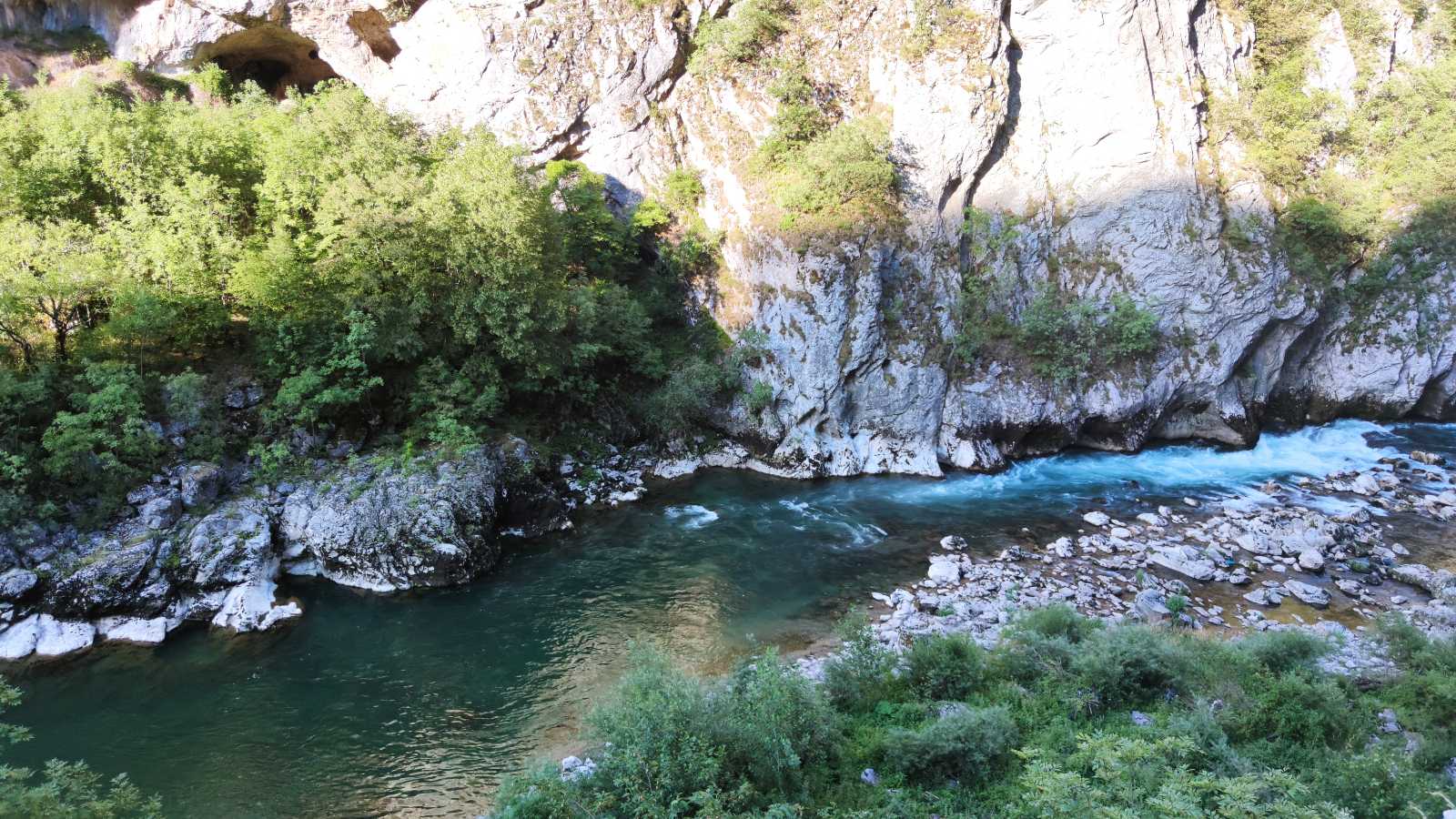 NESVAKIDAŠNJA POTRAGA U KANJONU LIMA: Beograđanin prijavio da je sletio u rijeku, ali niko nije mogao da ga nađe, razlog je nevjerovatan