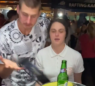 JOKIĆ NE PRESTAJE DA IZNENAĐUJE Pokušao da glumi konobara, nije se slavno završilo (VIDEO)