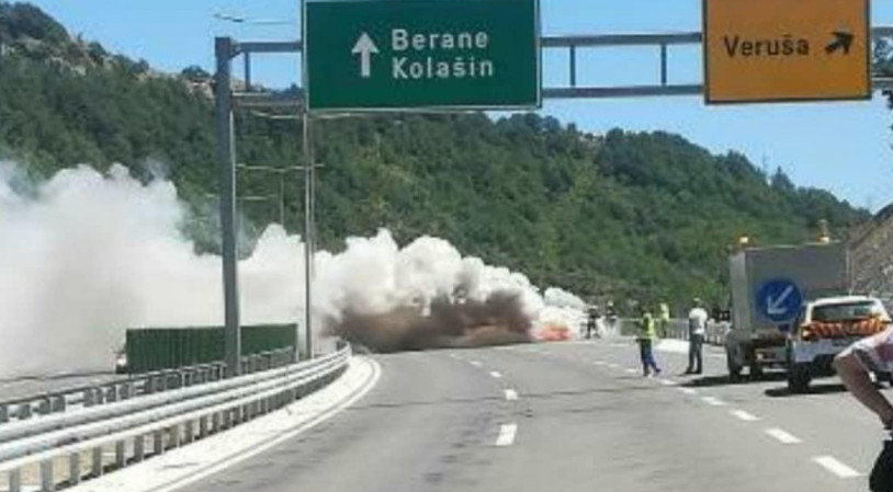 PRVE NEVOLJE NA AUTO-PUTU Zapalio se automobil porodice iz Beograda, zbog uviđaja veliki zastoj